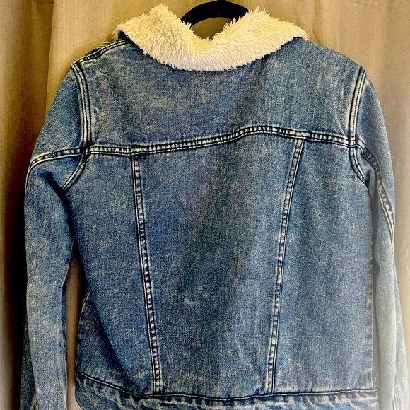 Pacsun Denim jacket lined with fur. - Picture 2 of 3